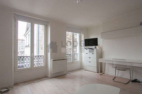 Location Studio Paris 18 Rue Jean Robert Meublé 21 M² La Chapelle